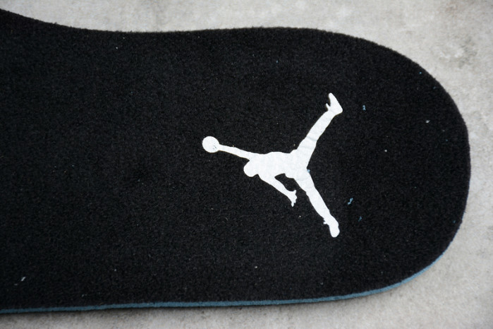 Jordan 11 Retro Low Barons 528895-010