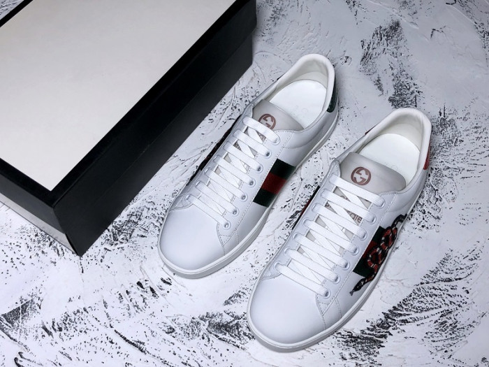 Gu66 Ace Embroidered Low-Top Sneaker white with snake