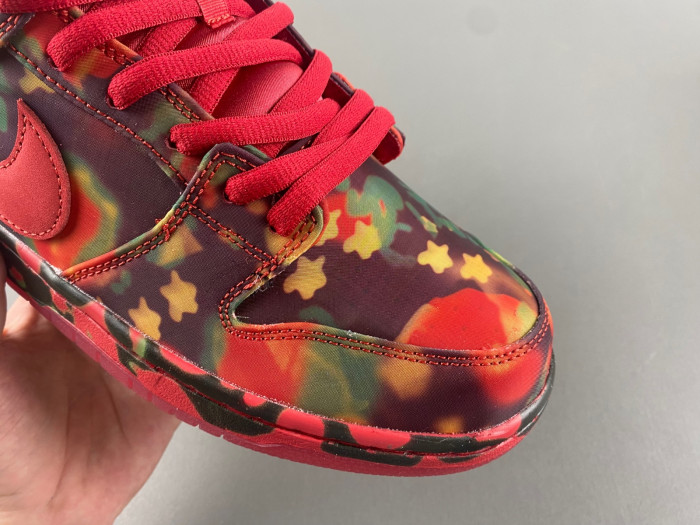 Nike SB Dunk Low The Wizard of Oz Poppy Field FZ1291-600