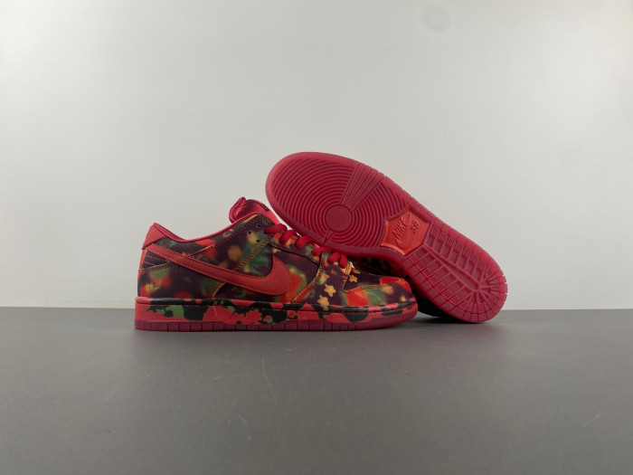 Nike SB Dunk Low The Wizard of Oz Poppy Field FZ1291-600