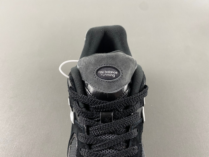 N3w Balance 2002R Black Dark Grey White