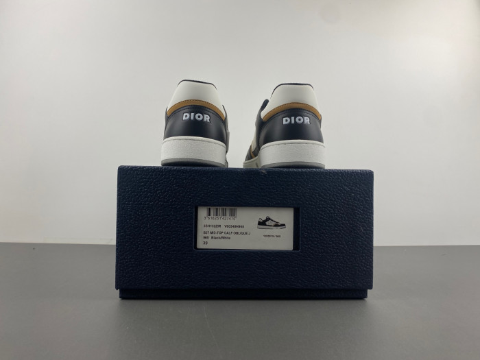 D10R B27 Sneaker