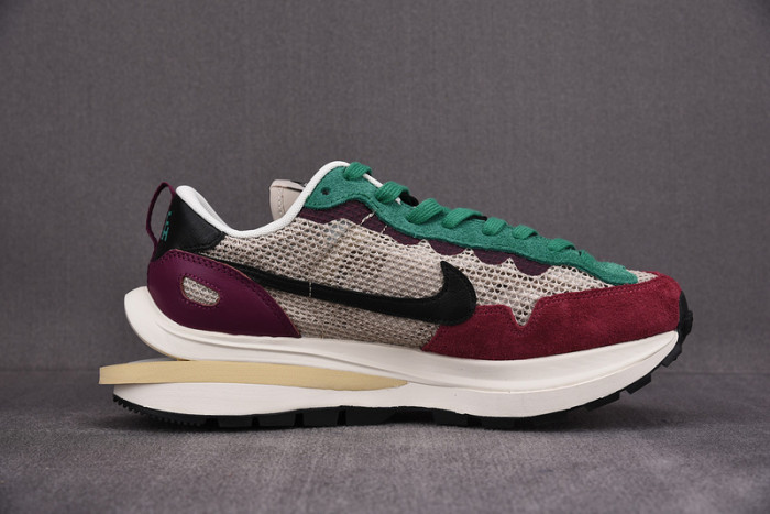 Nike Vaporwaffle sacai Villain Red Neptune Green DD3035-200