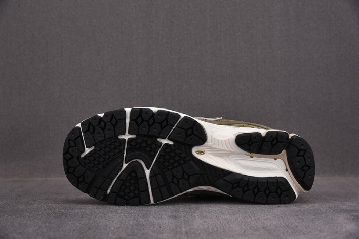 N3W BLANCE SNEAKER