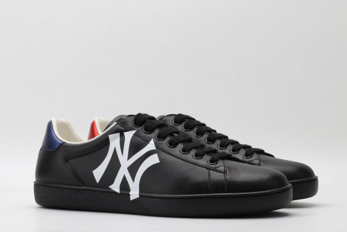 Gu66 Ace Embroidered Low-Top Sneaker
