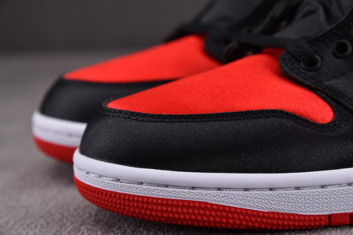 Air Jordan 1 Retro High OG Satin Bred FD4810-061