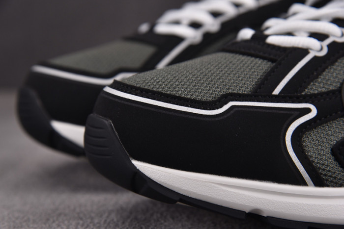 D10R B30 SNEAKER