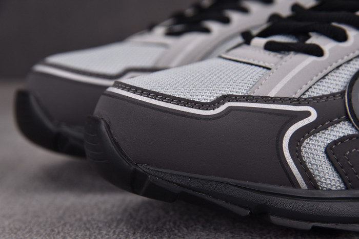 D10R B30 SNEAKER