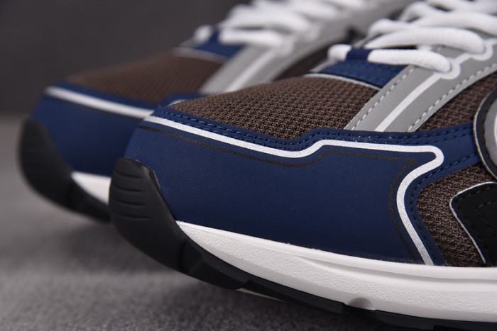 D10R B30 SNEAKER