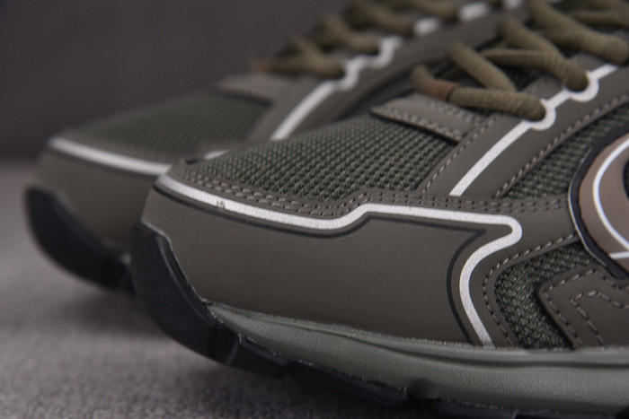 D10R B30 SNEAKER