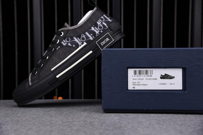 D10R B23 Sneakers Low Top