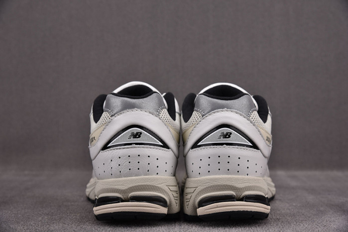 N3W BLANCE SNEAKER