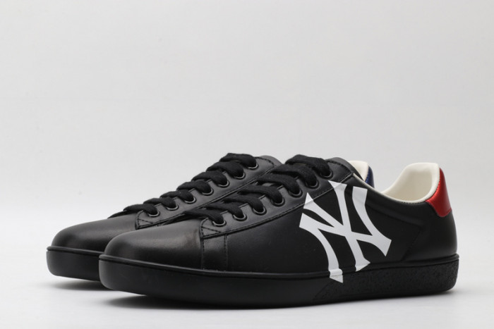Gu66 Ace Embroidered Low-Top Sneaker