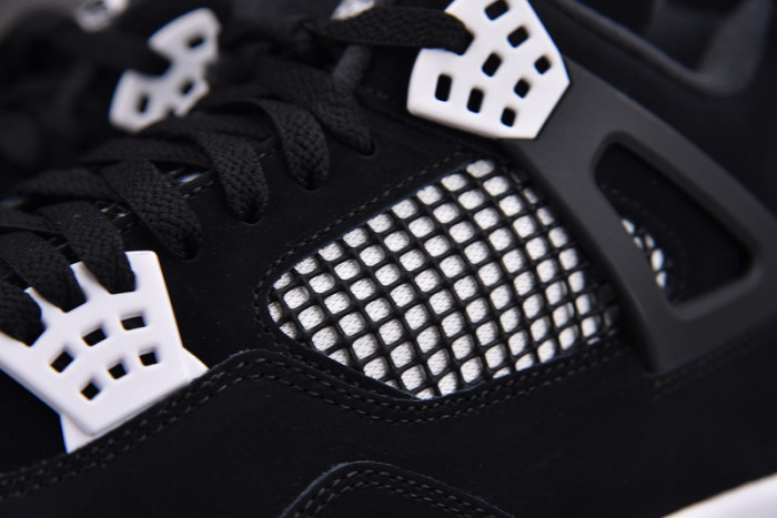 Air Jordan 4 "White Thunder" FQ8138-001