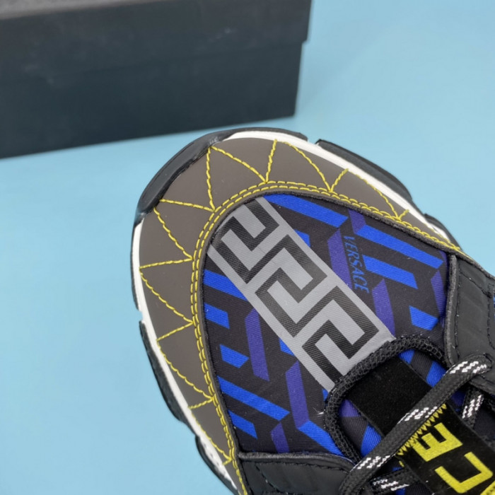 VERS SNEAKERS