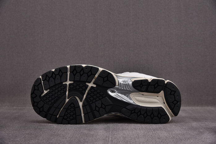 N3W BLANCE SNEAKER