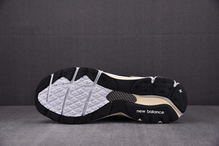 N3W BLANCE SNEAKER