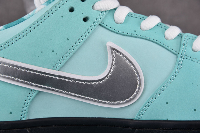 nike T*f*ny sb dunk low lobster bv1310-402