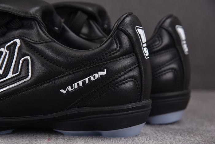 Lou1su1tt Footprint Soccer Black White