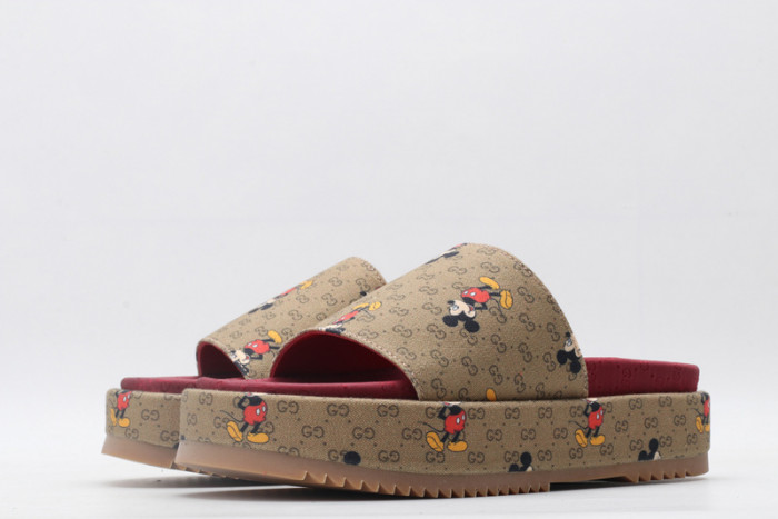 Gu66 SLIPPERS