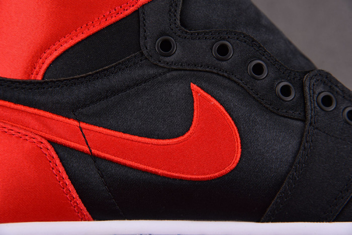 Air Jordan 1 Retro High OG Satin Bred FD4810-061