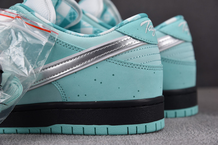 nike T*f*ny sb dunk low lobster bv1310-402