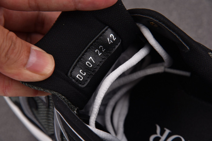 D10R B30 SNEAKER