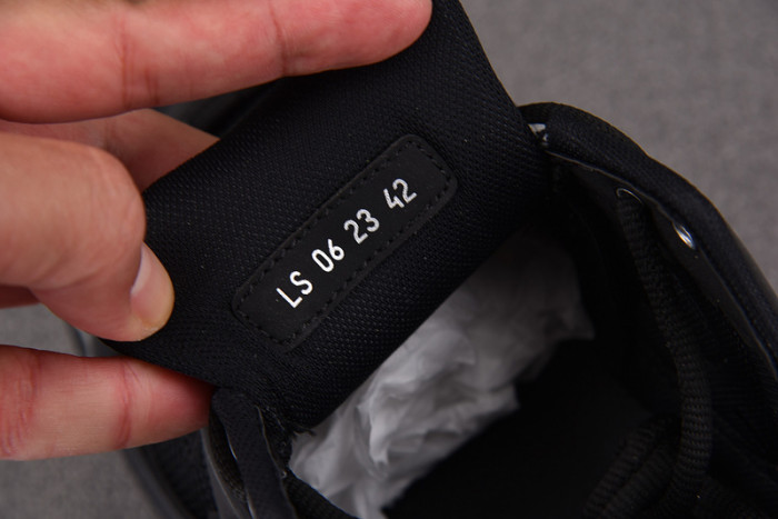 D10R B30 SNEAKER