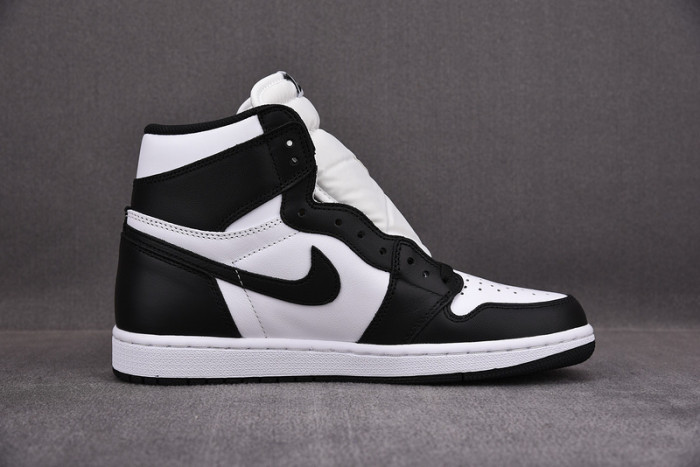 Air Jordan 1 Retro Black White (2014) 555088-010
