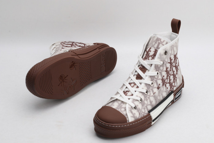 D10R B23 Oblique High Top Sneaker