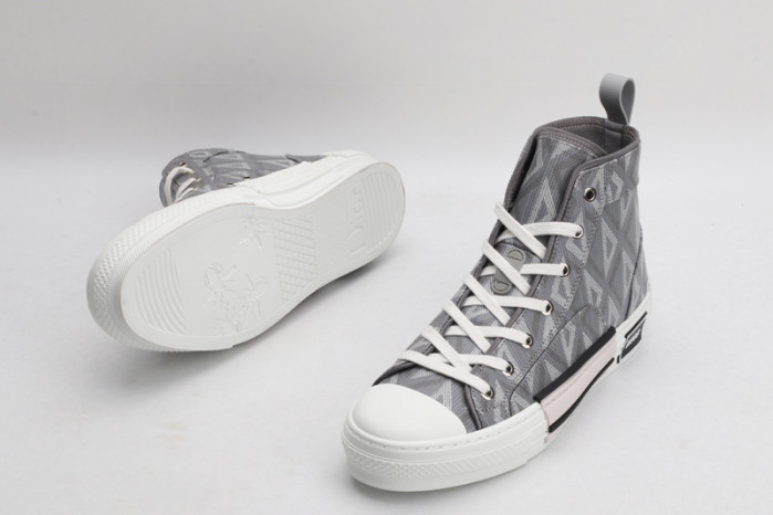 D10R B23 Oblique High Top Sneaker