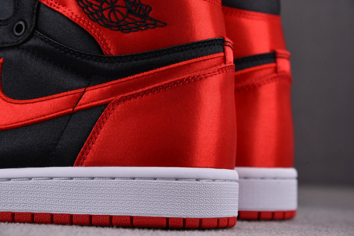 Air Jordan 1 Retro High OG Satin Bred FD4810-061