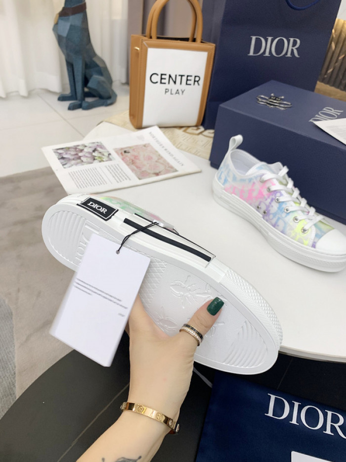 D10R B23 Oblique Low Top Sneaker