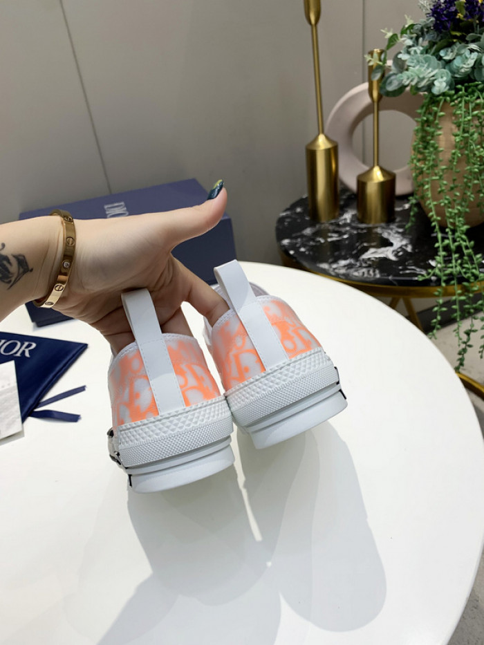 D10R B23 Oblique Low Top Sneaker