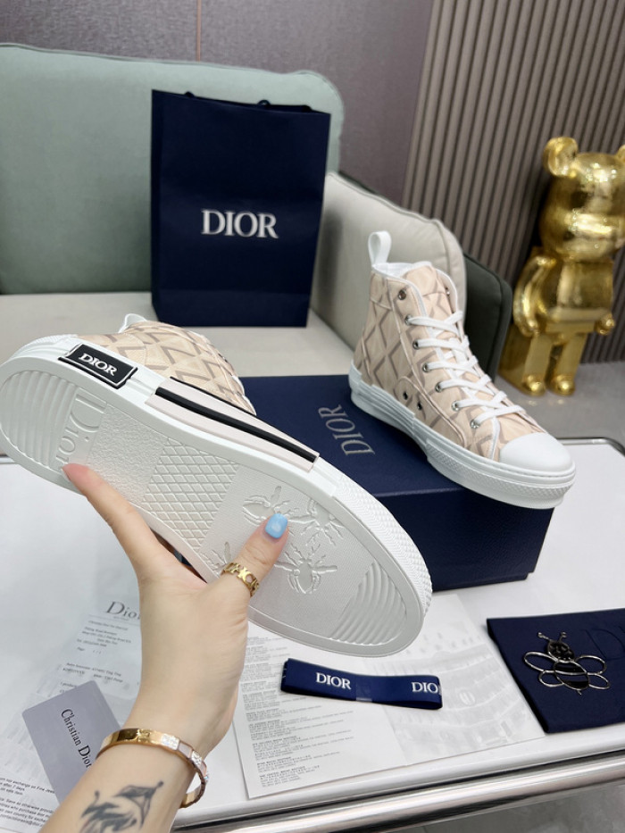 D10R B23 Oblique High Top Sneaker