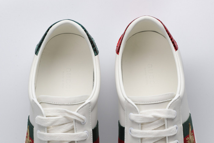 Gu66 Ace Embroidered Low-Top Sneaker white with bee