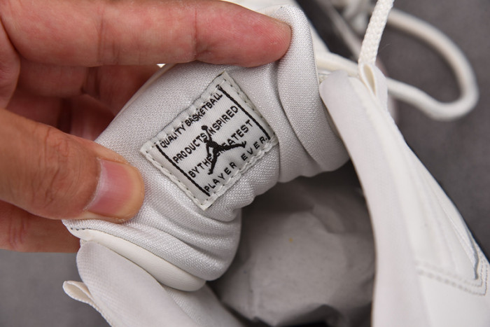 Air Jordan 11 WMNS "Neapolitan" AR0715-101