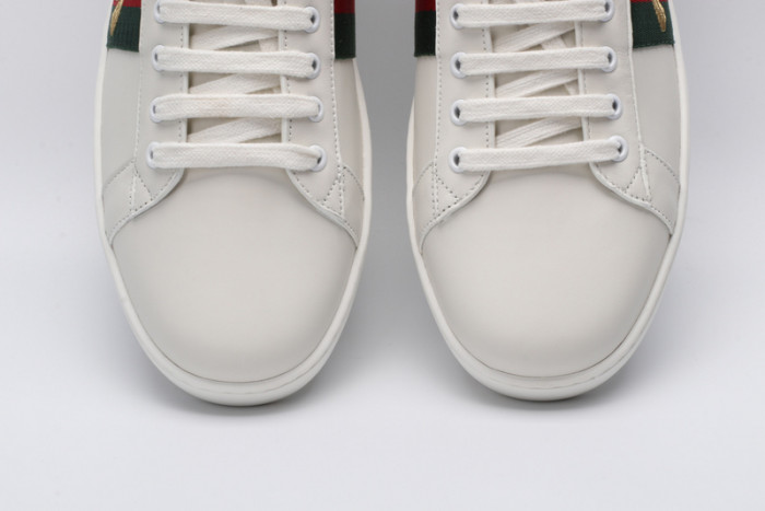 Gu66 Ace Embroidered Low-Top Sneaker white with bee