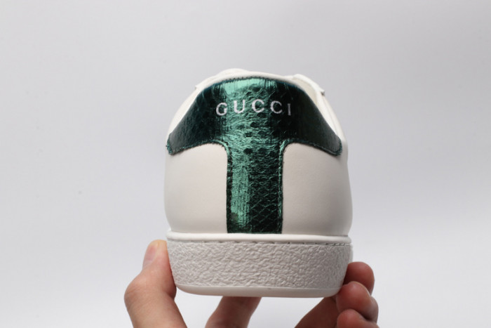 Gu66 Ace Embroidered Low-Top Sneaker white with bee