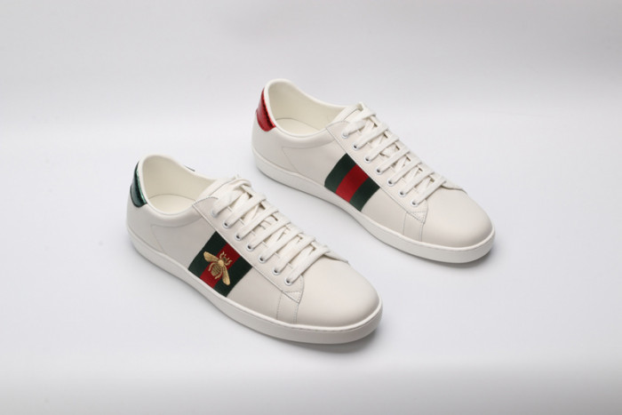 Gu66 Ace Embroidered Low-Top Sneaker white with bee
