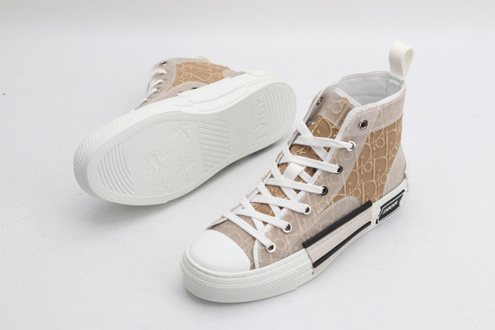 D10R B23 Oblique High Top Sneaker