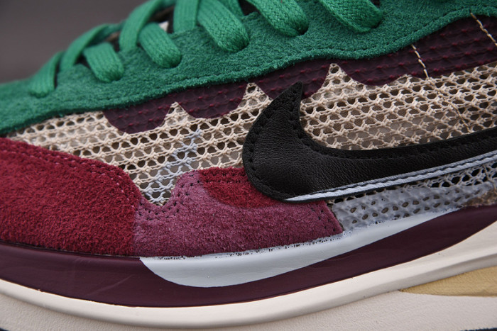 Nike Vaporwaffle sacai Villain Red Neptune Green DD3035-200