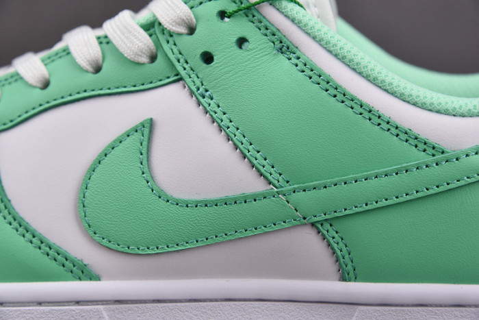Nike Dunk Low Green Glow (W) DD1503-105