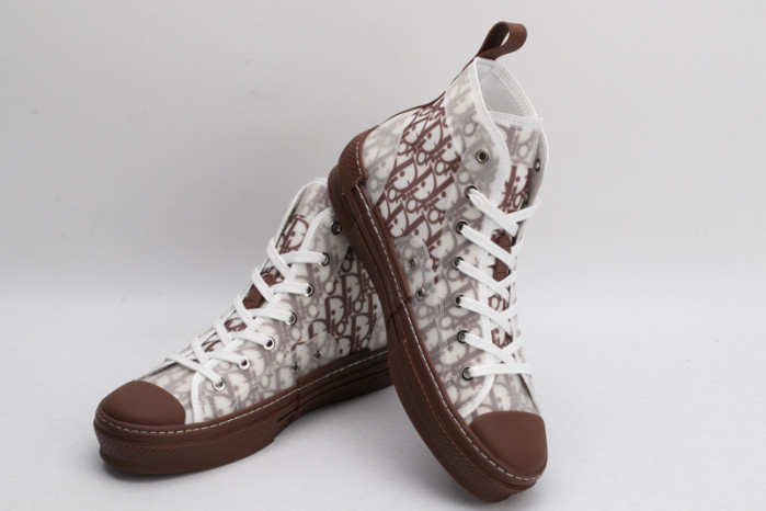 D10R B23 Oblique High Top Sneaker