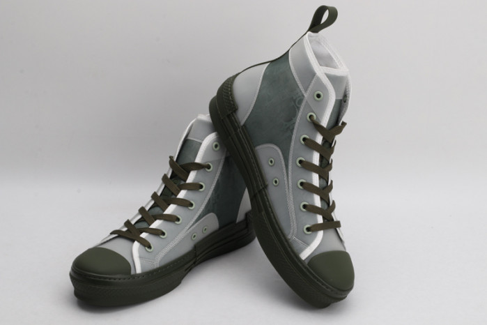 D10R B23 Oblique High Top Sneaker