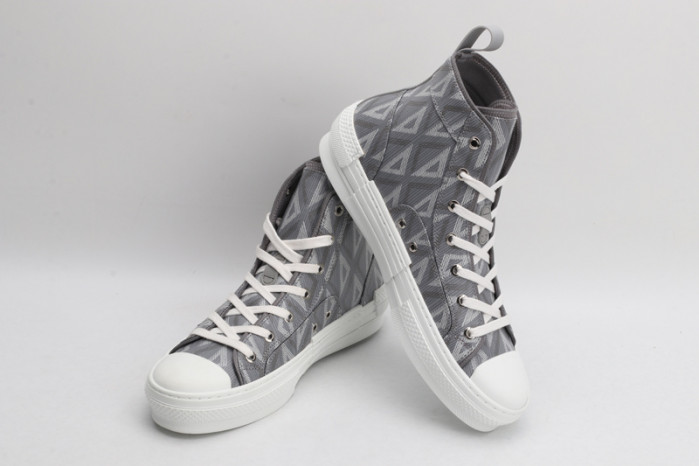 D10R B23 Oblique High Top Sneaker