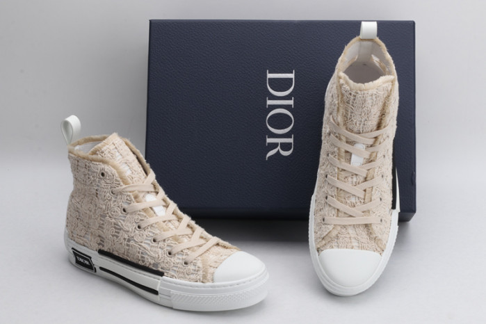 D10R B23 Oblique High Top Sneaker