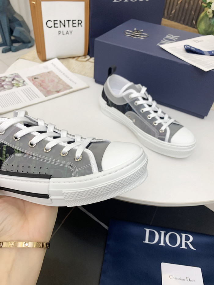 D10R B23 Oblique Low Top Sneaker