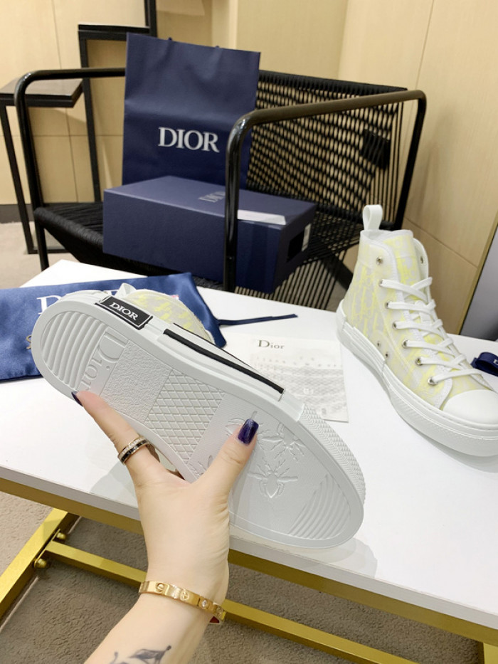 D10R B23 Oblique High Top Sneaker