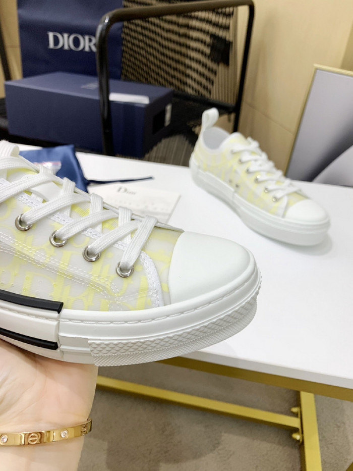 D10R B23 Oblique Low Top Sneaker